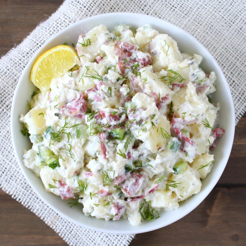Салат с блинчиками и луком