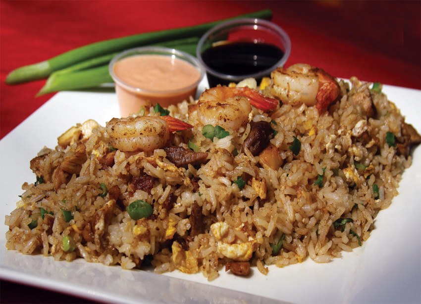 Жареный рис с овощами