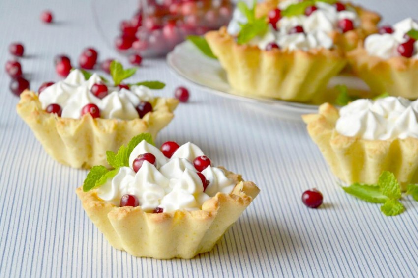Корзиночки с кремом и фруктами