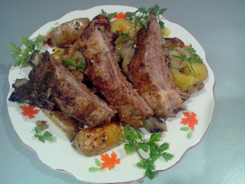 Ребрышки с картофелем