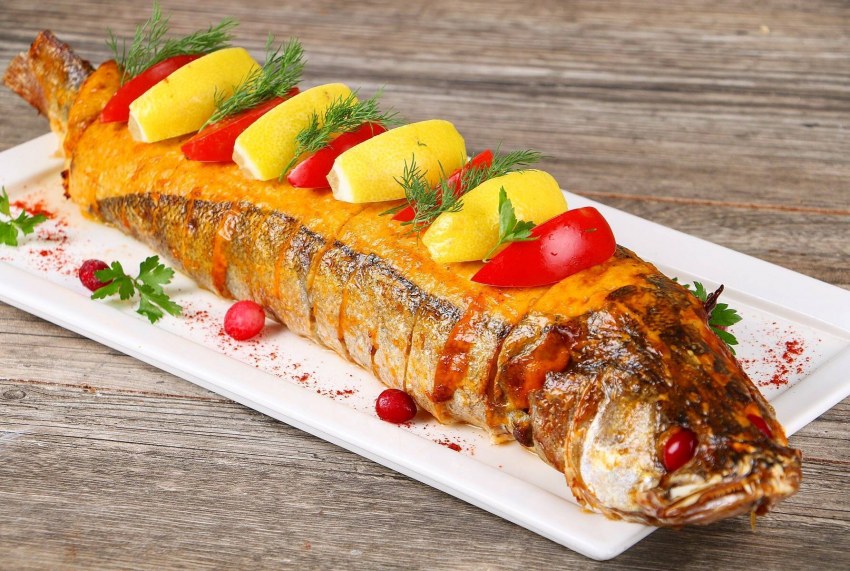 Карп фаршированный капустой