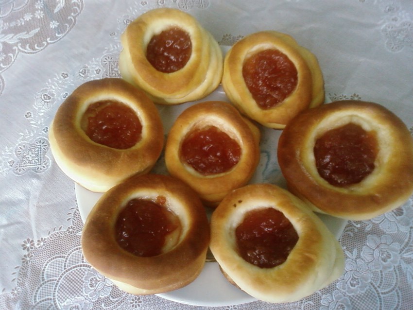 Булочки с вареньем