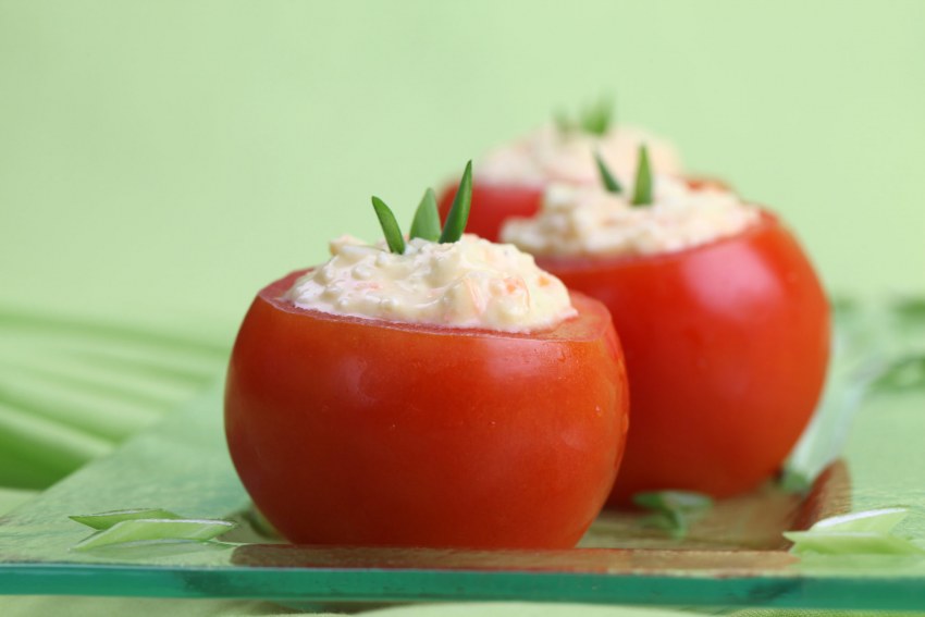 Закуска помидоры с сыром и чесноком