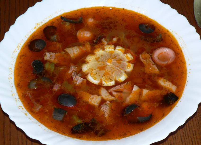 Солянка сборная мясная с каперсами