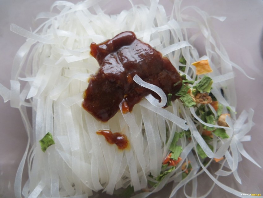 Черная лапша японская