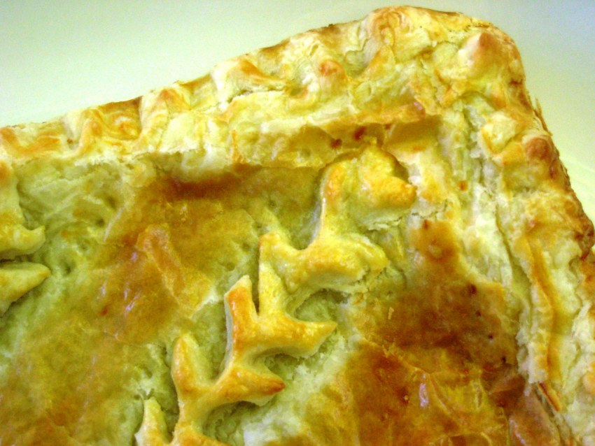 Пирог с луком и яйцом