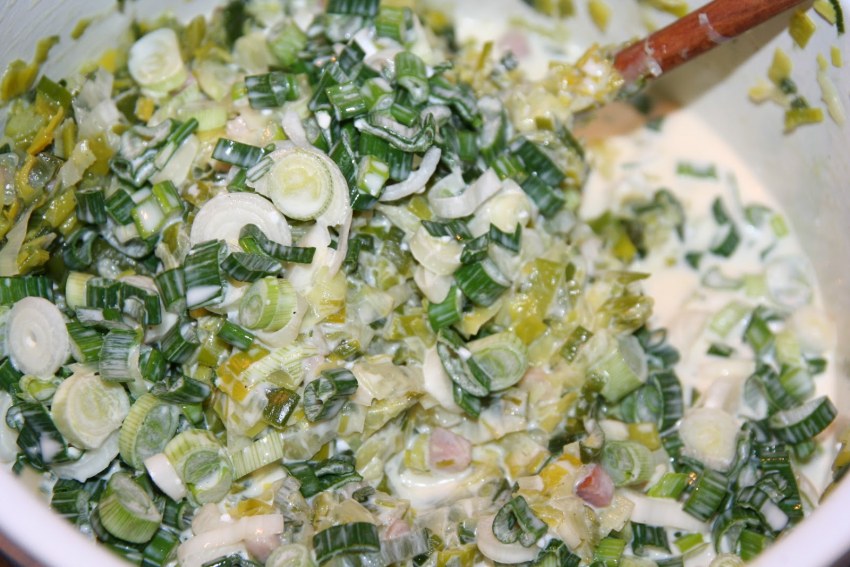 Заливной пирог с капустой и яйцом