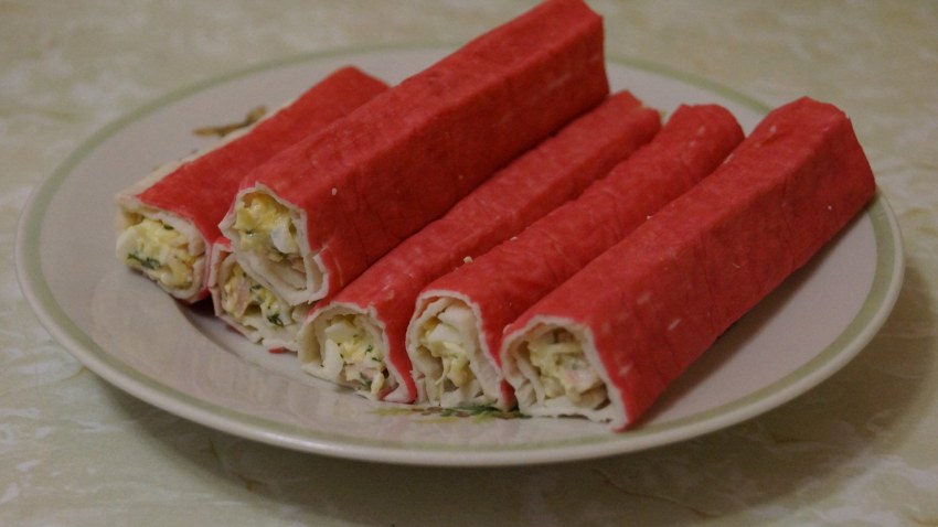 Крабовые палочки фаршированные шпротами