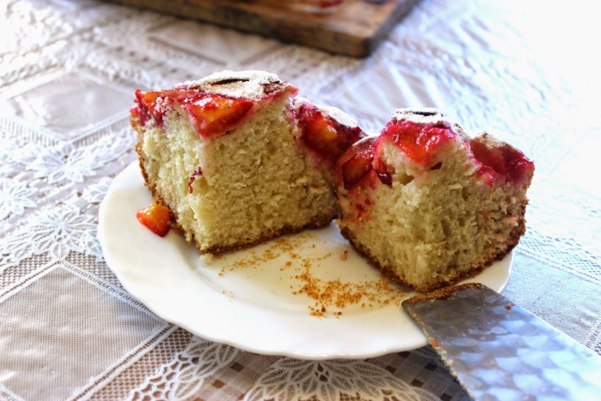 Сливовый пирог с овсяными хлопьями
