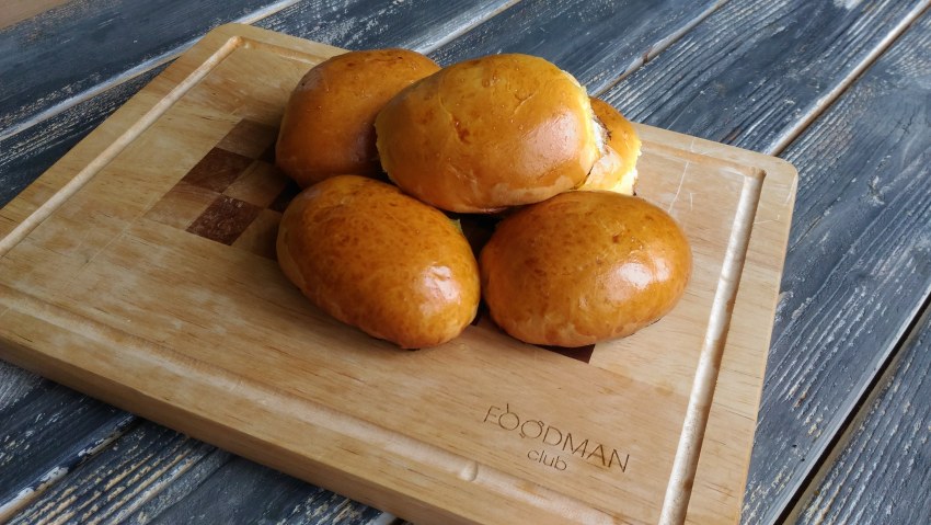 Пирожки с сардельками