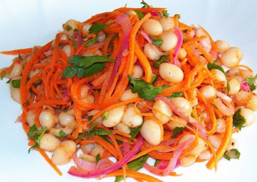 Салат с спаржевой фасолью и курицей