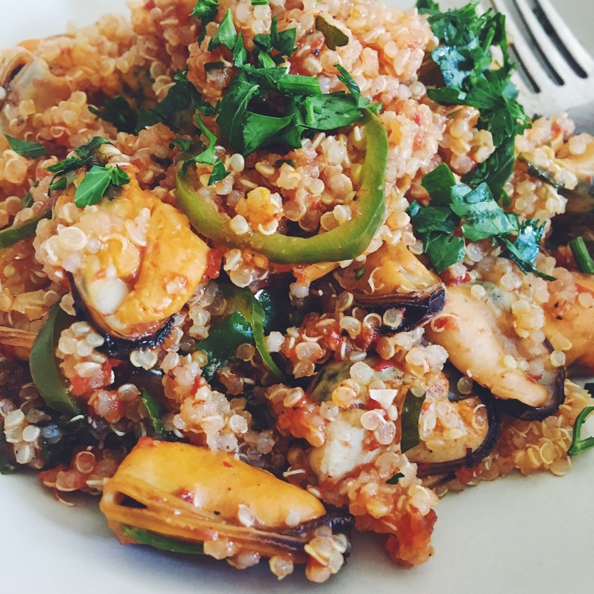 Киноа с грибами и орехами