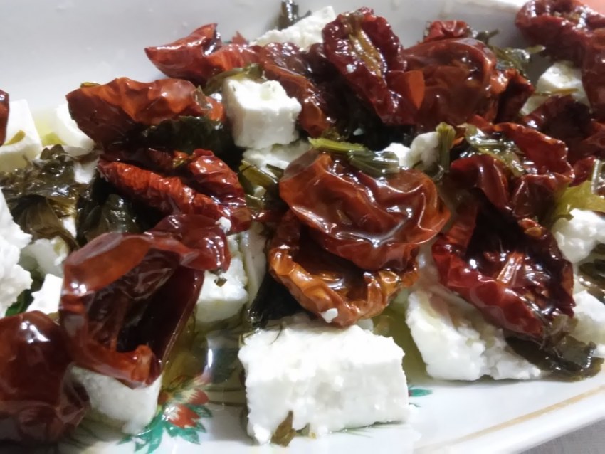 Вяленые помидоры с сыром Фета