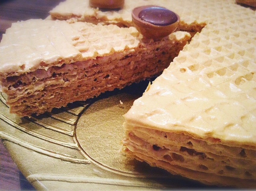 Торт с вафельными коржами и сгущенкой
