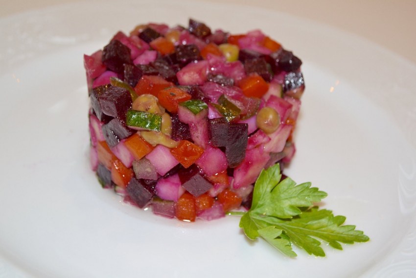 Салат винегрет с курицей