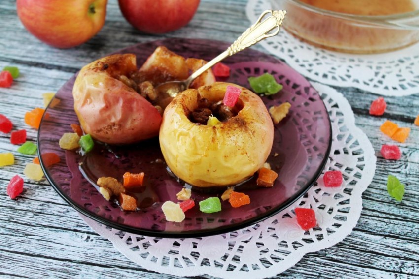 Запеченные яблоки с орехами