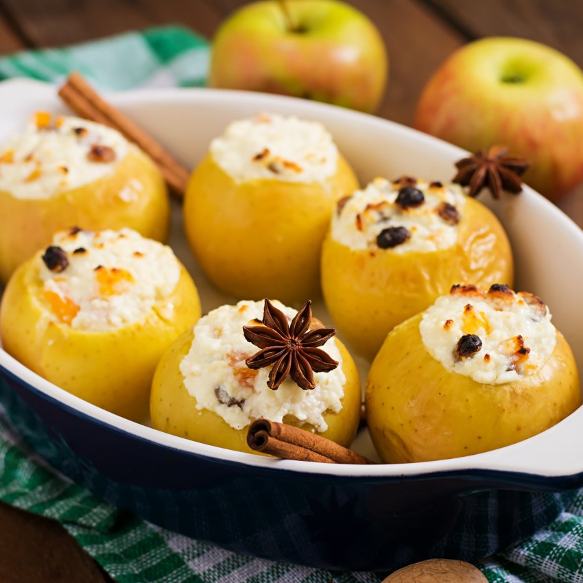 Яблоки фаршированные рисом и орехами