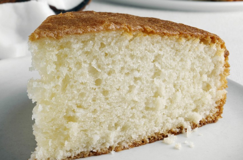 Белый торт с кокосовой стружкой