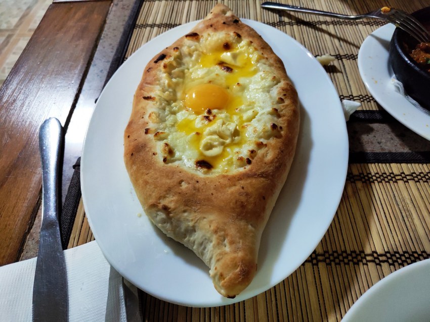 Хачапури по аджарски лодочка