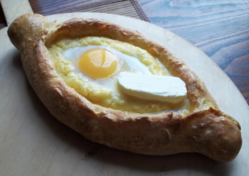 Хачапури по-аджарски (Аджарули)