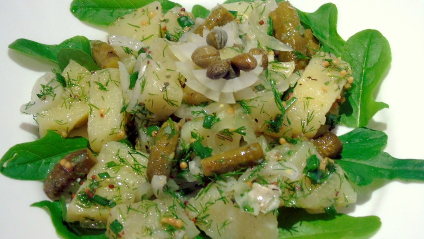 Салат с малосольными грибами