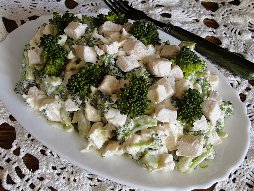 Салат с корнишонами и грибами