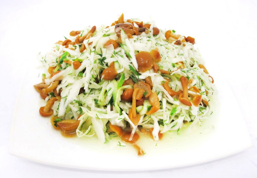 Салат с курицей кукурузой и шампиньонами