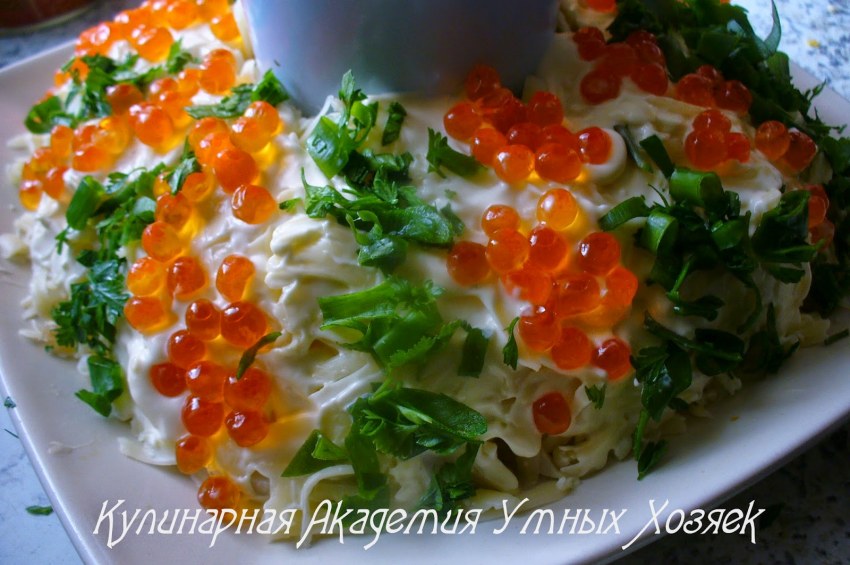 Салат с перепелиными яйцами и авокадо