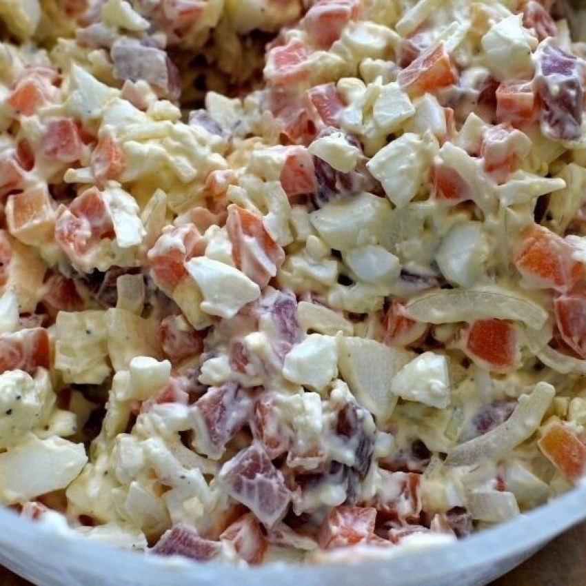 Салат с копченой рыбой и рисом