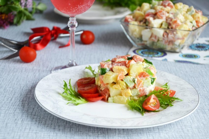 Салат с копченой рыбой