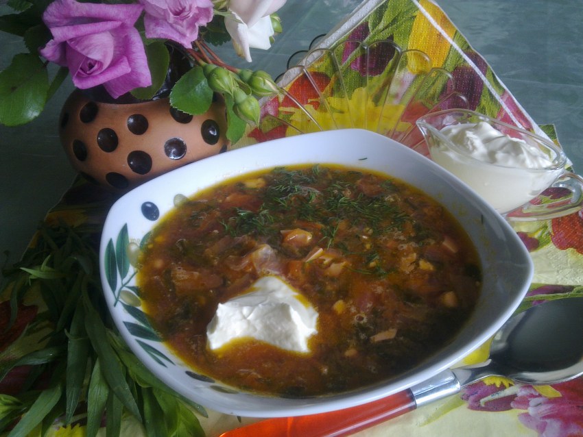 Борщ с щавелем и яйцом