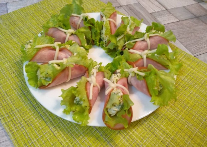 Салат с салатом Ромэн