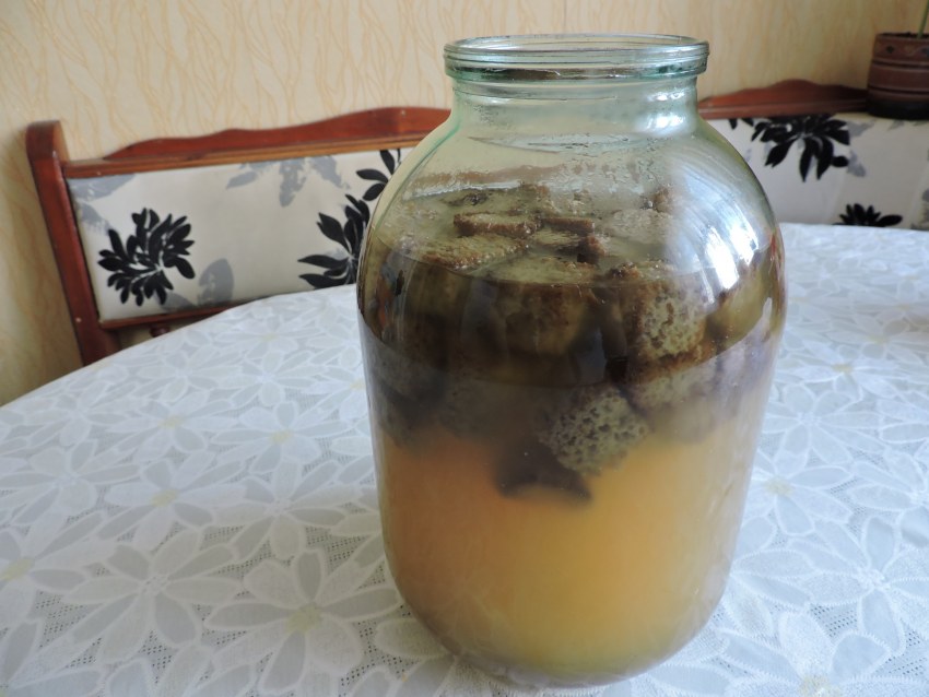 Квас из сухарей в домашних