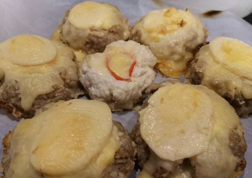 Мясная ватрушка с грибами