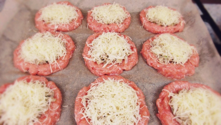 Мясные гнездышки с сыром