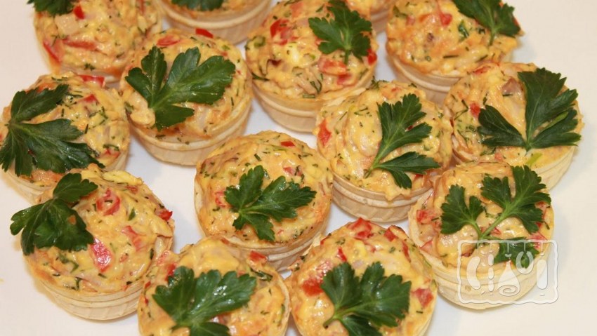 Тарталетки с курицей и сыром