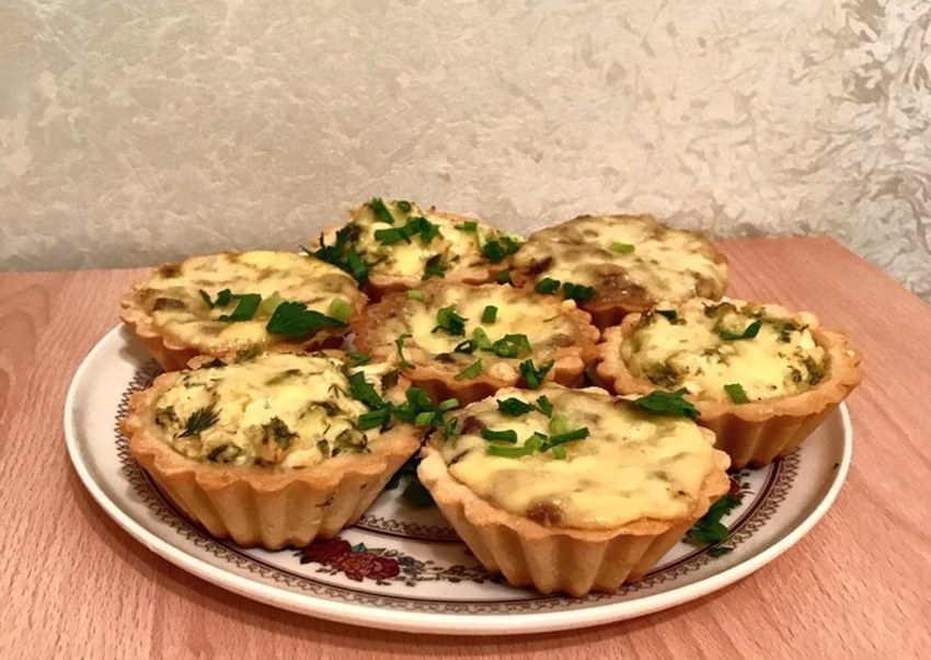 Тарталетки с грибами и сыром