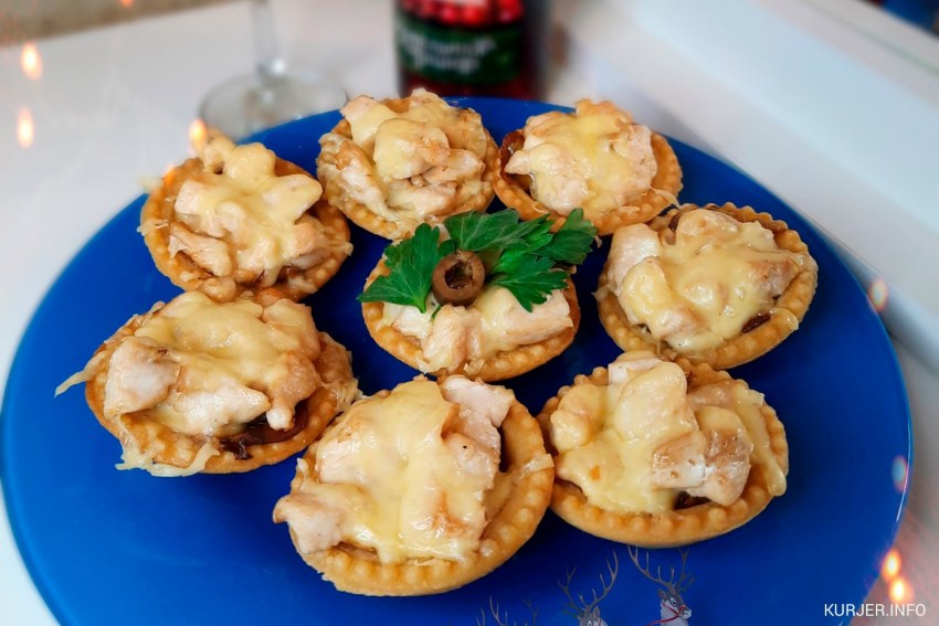 Тарталетки с курицей и грибами