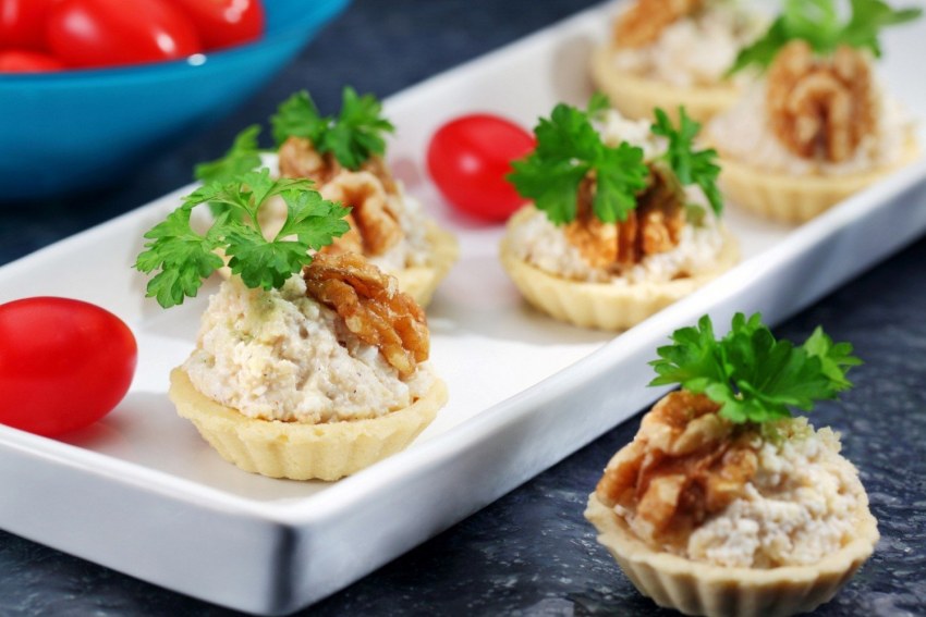 Салат в тарталетках с курицей