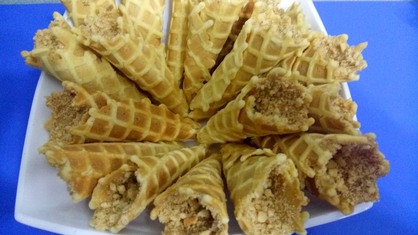 Семислойные вафли с начинкой из вареной сгущёнки