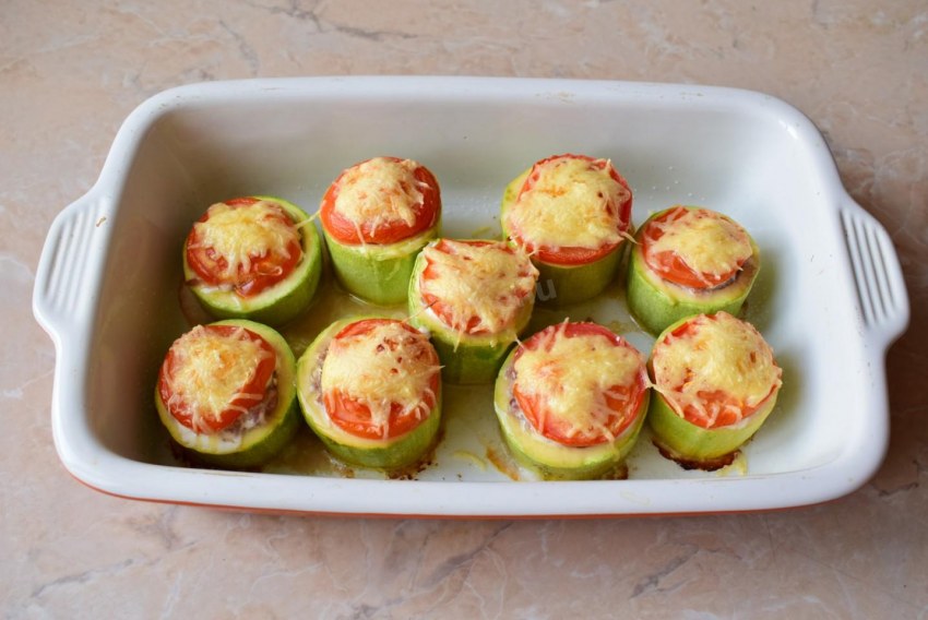 Кабачок фаршированный клубникой