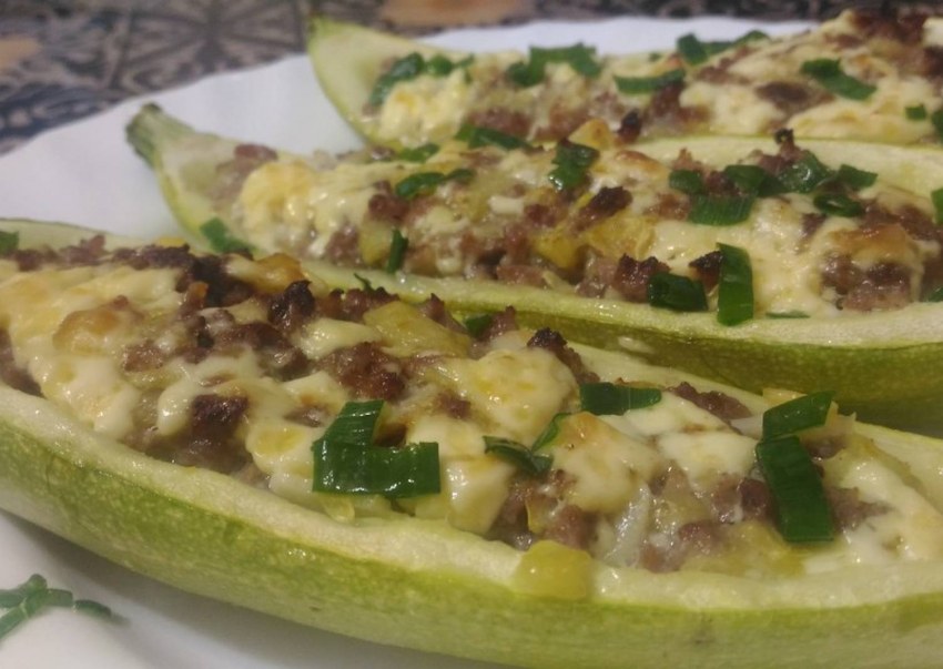 Лодочка с фаршем из кабачков
