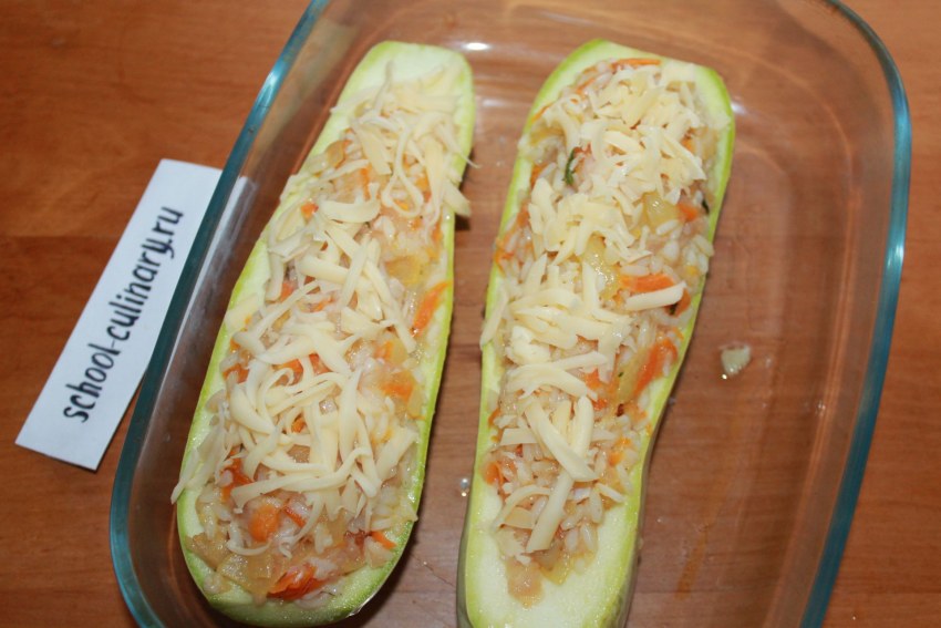 Фаршированный кабачок лодочка