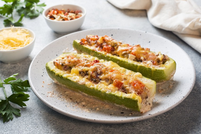 Лодочки из кабачка с куриным фаршем