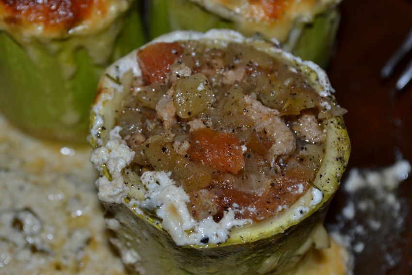 Лодочки из кабачков с курицей