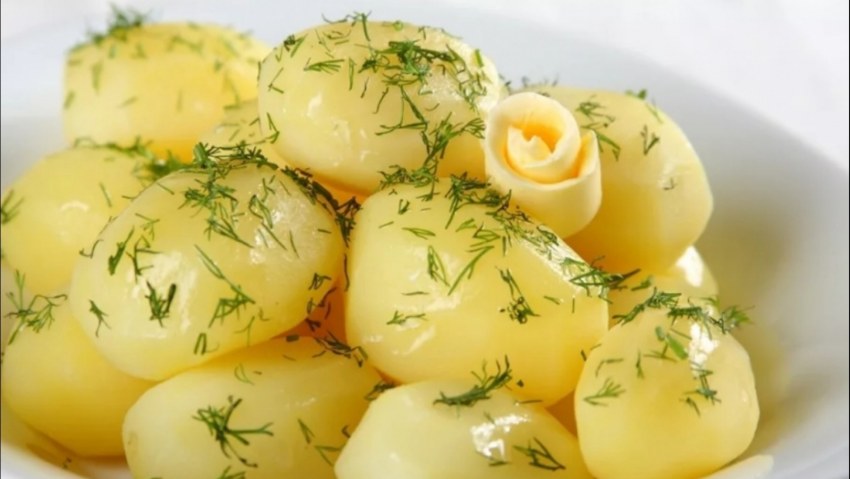 Картофель отварной с укропом