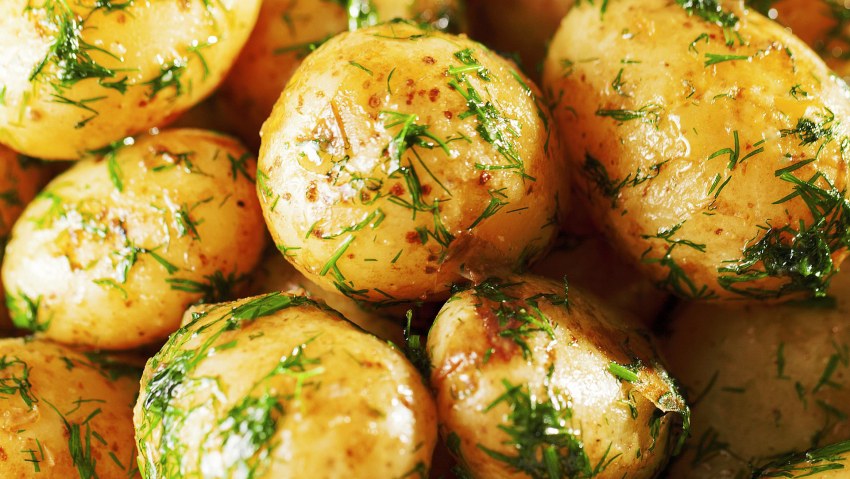 Вареная картошка с укропом