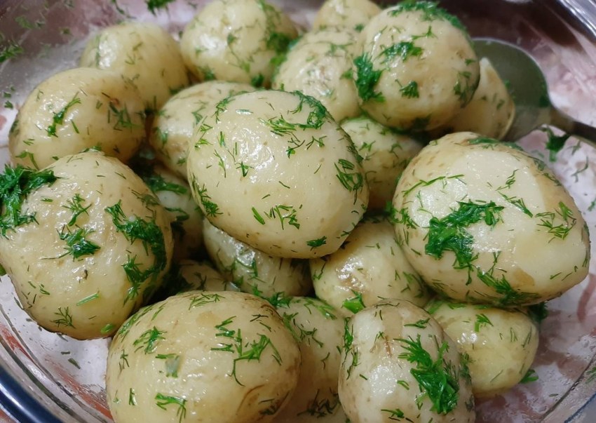 Молодая картошечка с укропом