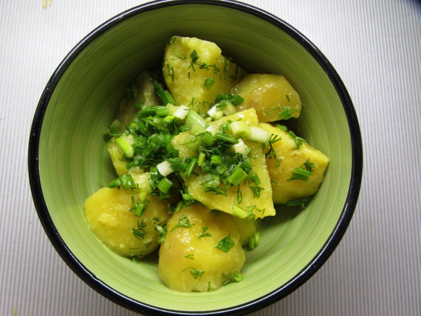 Вареная картошка с укропом