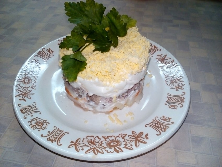 Салат коктейль с ветчиной и сыром